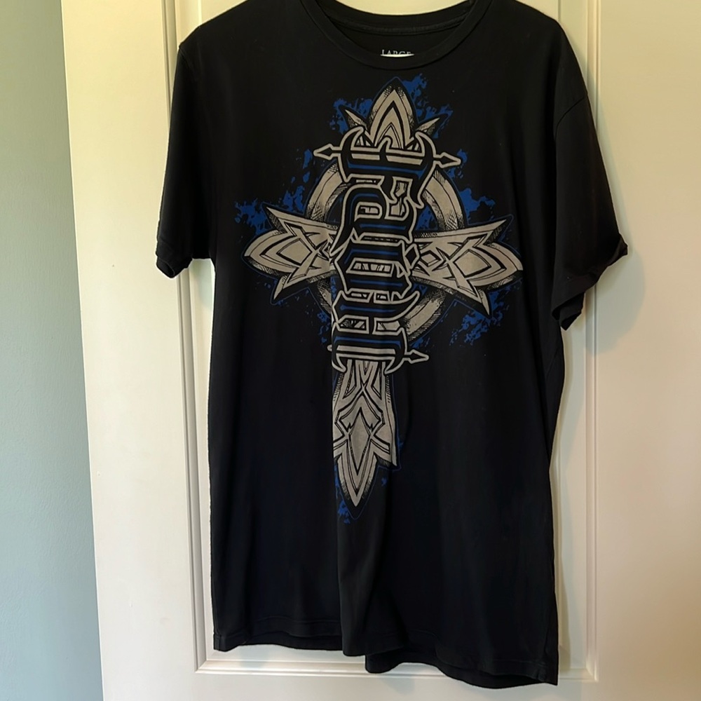 NWOT Men’s Redchapter Faith Cross Large Tshirt